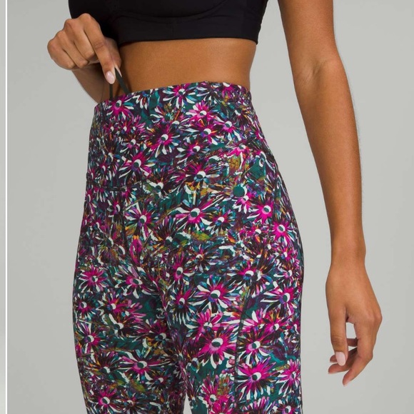 Lululemon Base Pace High-Rise Tight 28" *Brushed
Floral Electric Multi - Picture 3 of 7